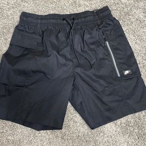 Nike Tech Cargo Shorts / NWT / Sz Large
